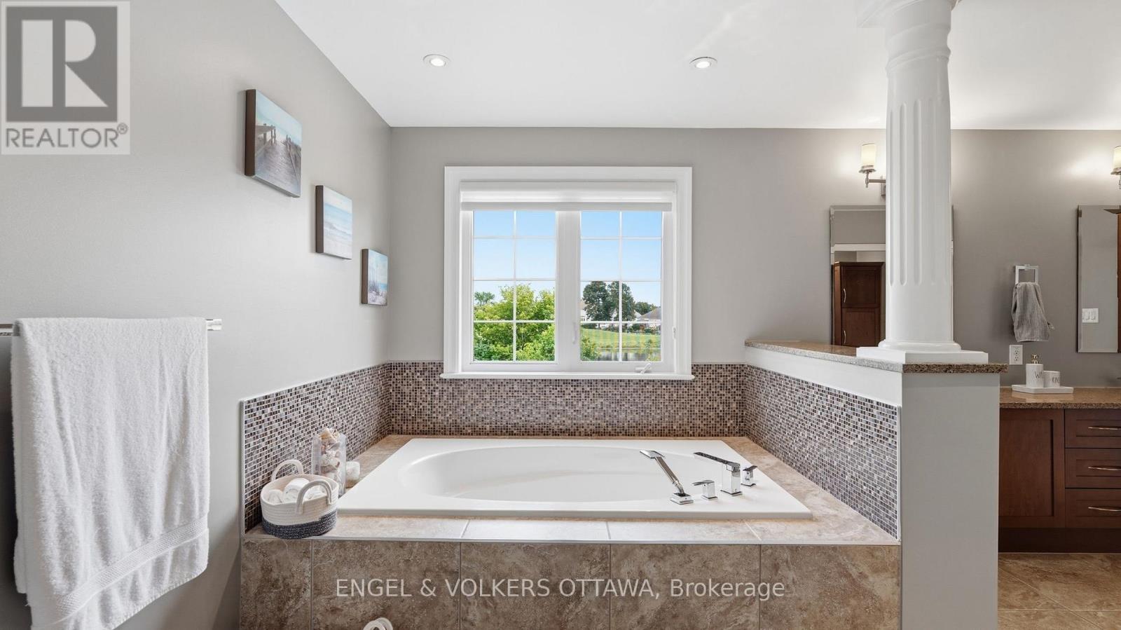 191 Cheyenne Way, Ottawa, ON - Indoor Photo Showing Bathroom