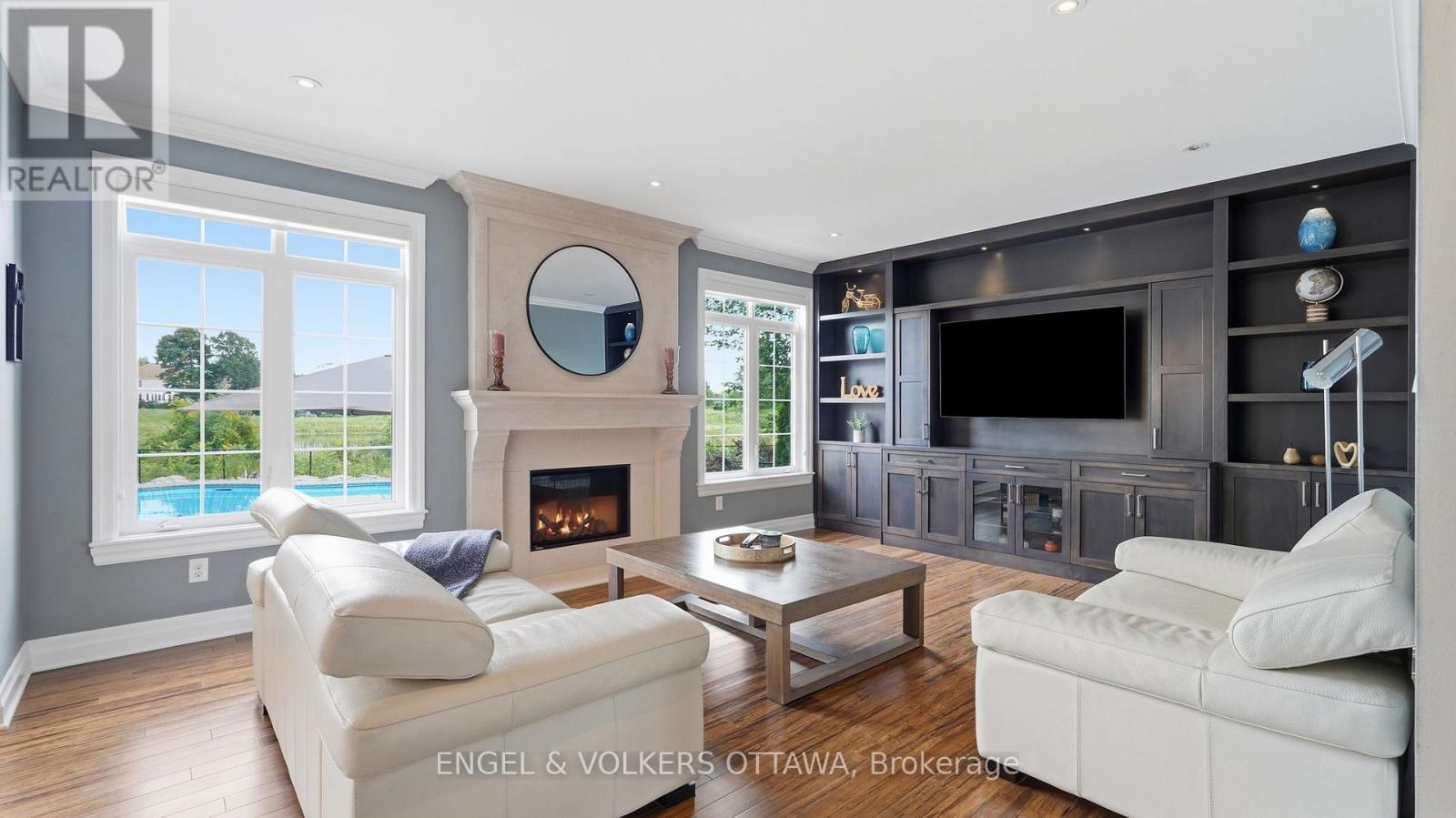 191 Cheyenne Way, Ottawa, ON - Indoor Photo Showing Living Room With Fireplace