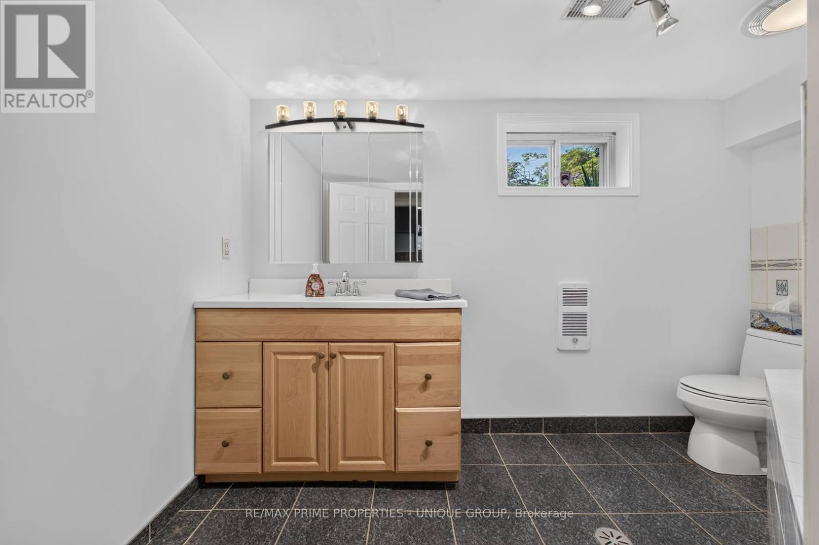 36 Dallington Drive, Toronto, ON - Indoor Photo Showing Bathroom