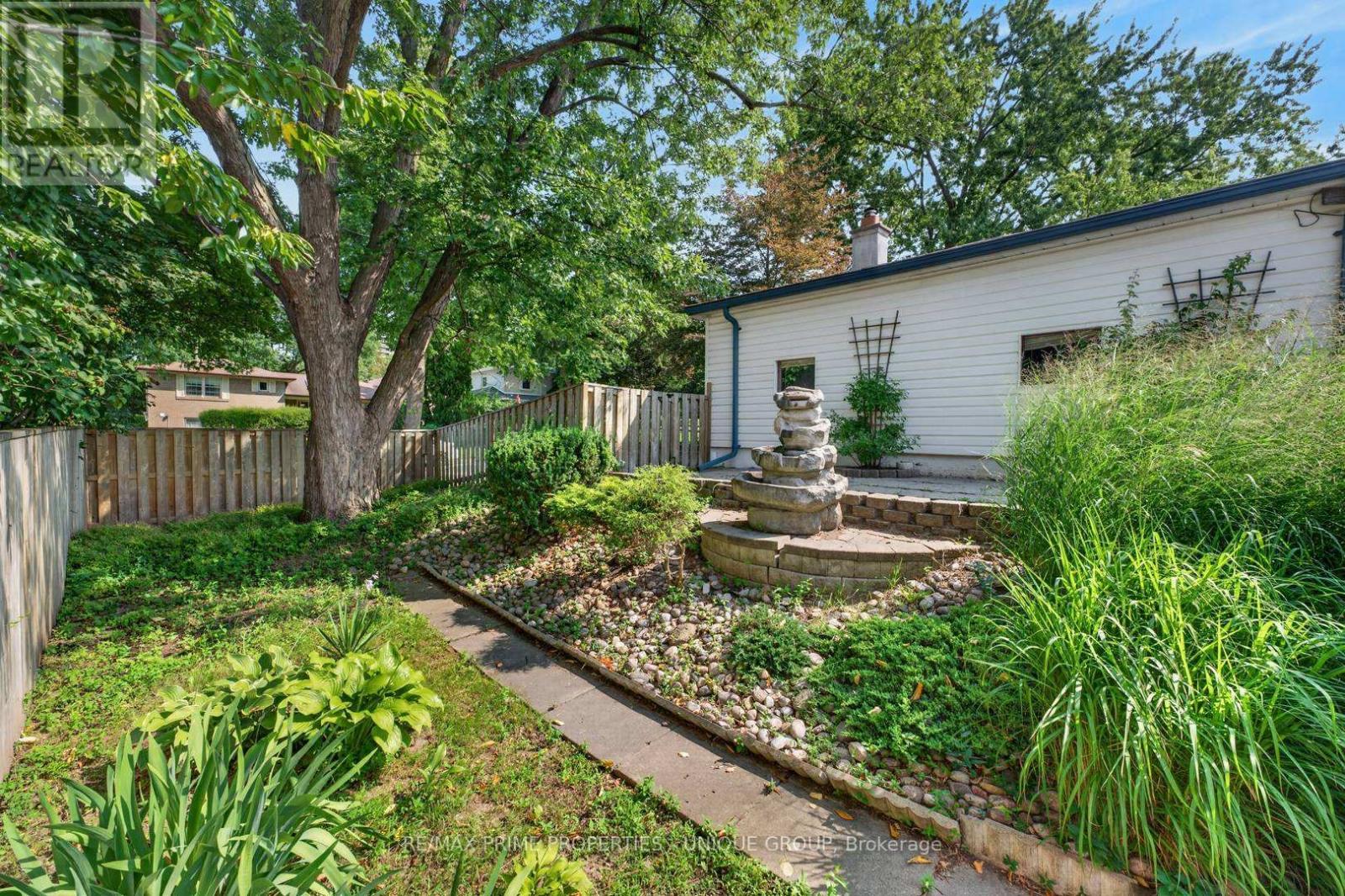36 Dallington Drive, Toronto, ON - Outdoor