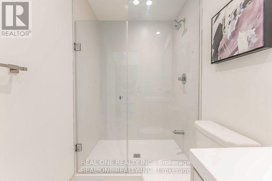 303 - 80 Vanauley Street, Toronto, ON - Indoor Photo Showing Bathroom