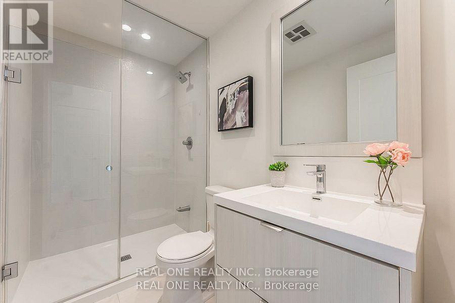 303 - 80 Vanauley Street, Toronto, ON - Indoor Photo Showing Bathroom