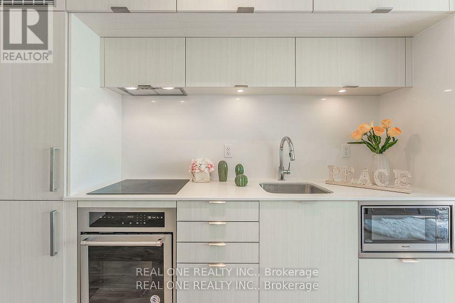 303 - 80 Vanauley Street, Toronto, ON - Indoor Photo Showing Other Room