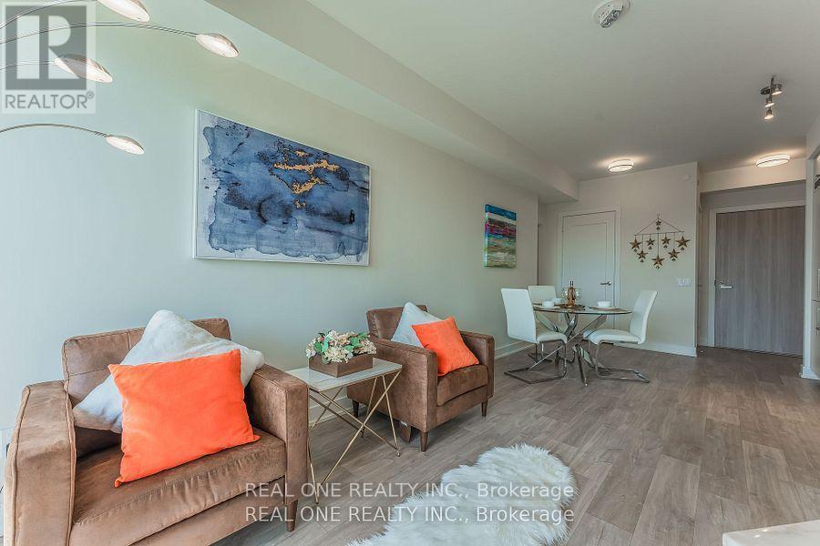 303 - 80 Vanauley Street, Toronto, ON - Indoor Photo Showing Living Room
