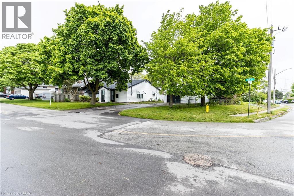 15 Spiers Crescent, Cambridge, ON - Outdoor