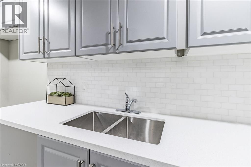 15 Spiers Crescent, Cambridge, ON - Indoor Photo Showing Kitchen With Double Sink