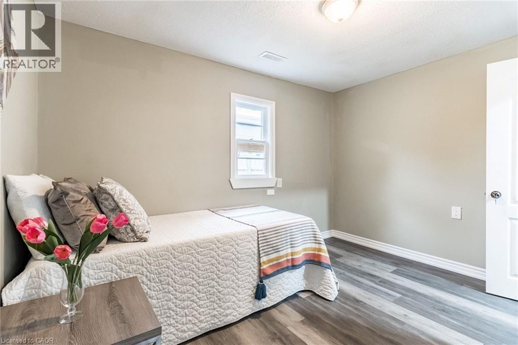 Window with white trim and wood-finish flooring - 15 Spiers Crescent, Cambridge, ON - Indoor Photo Showing Bedroom