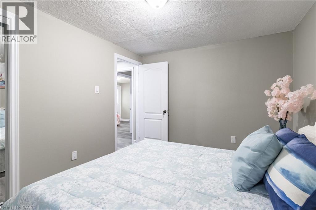 Smooth painted walls with a textured ceiling - 15 Spiers Crescent, Cambridge, ON - Indoor Photo Showing Bedroom