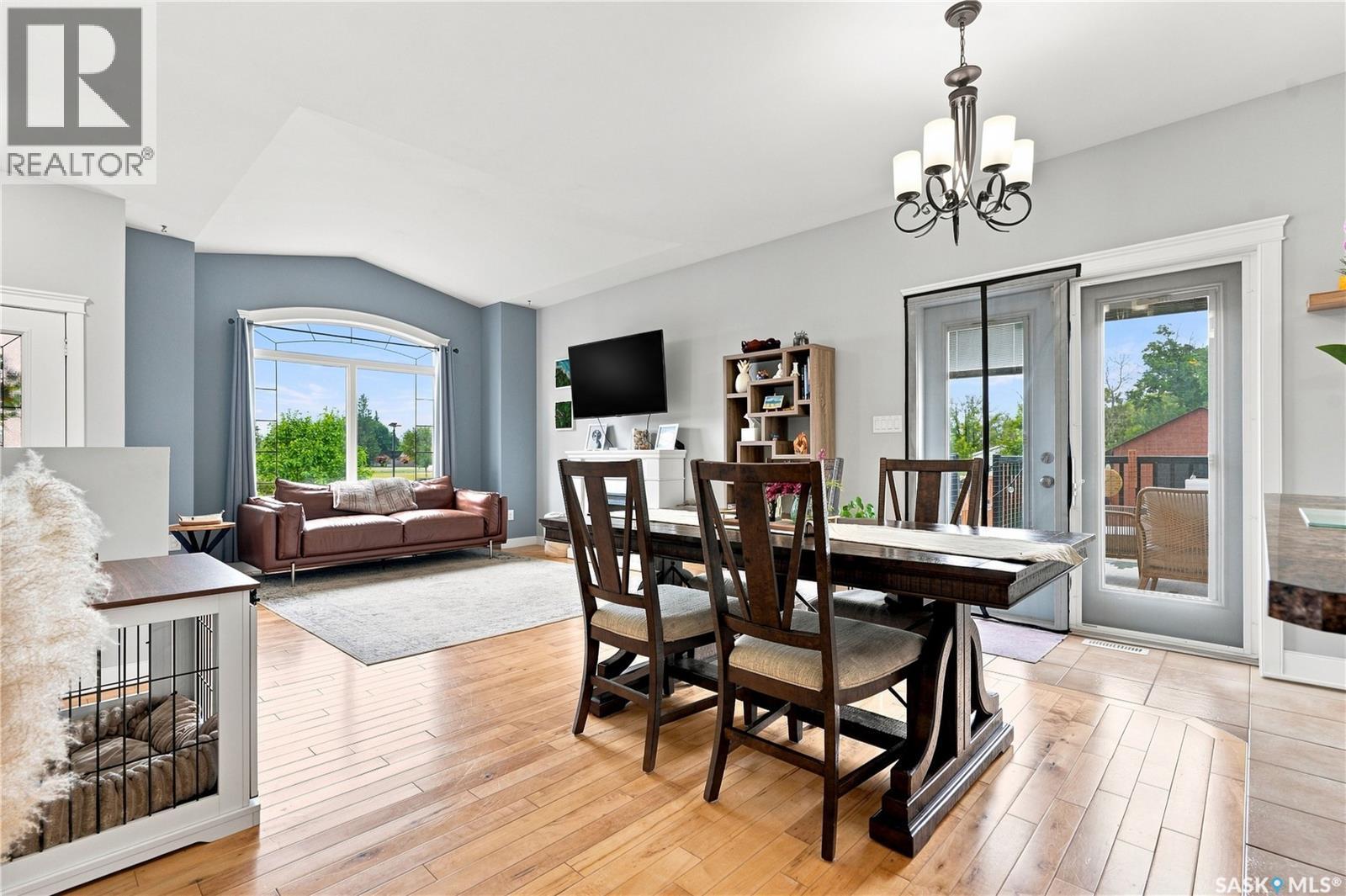 123 Railway Avenue, Dundurn, SK - Indoor