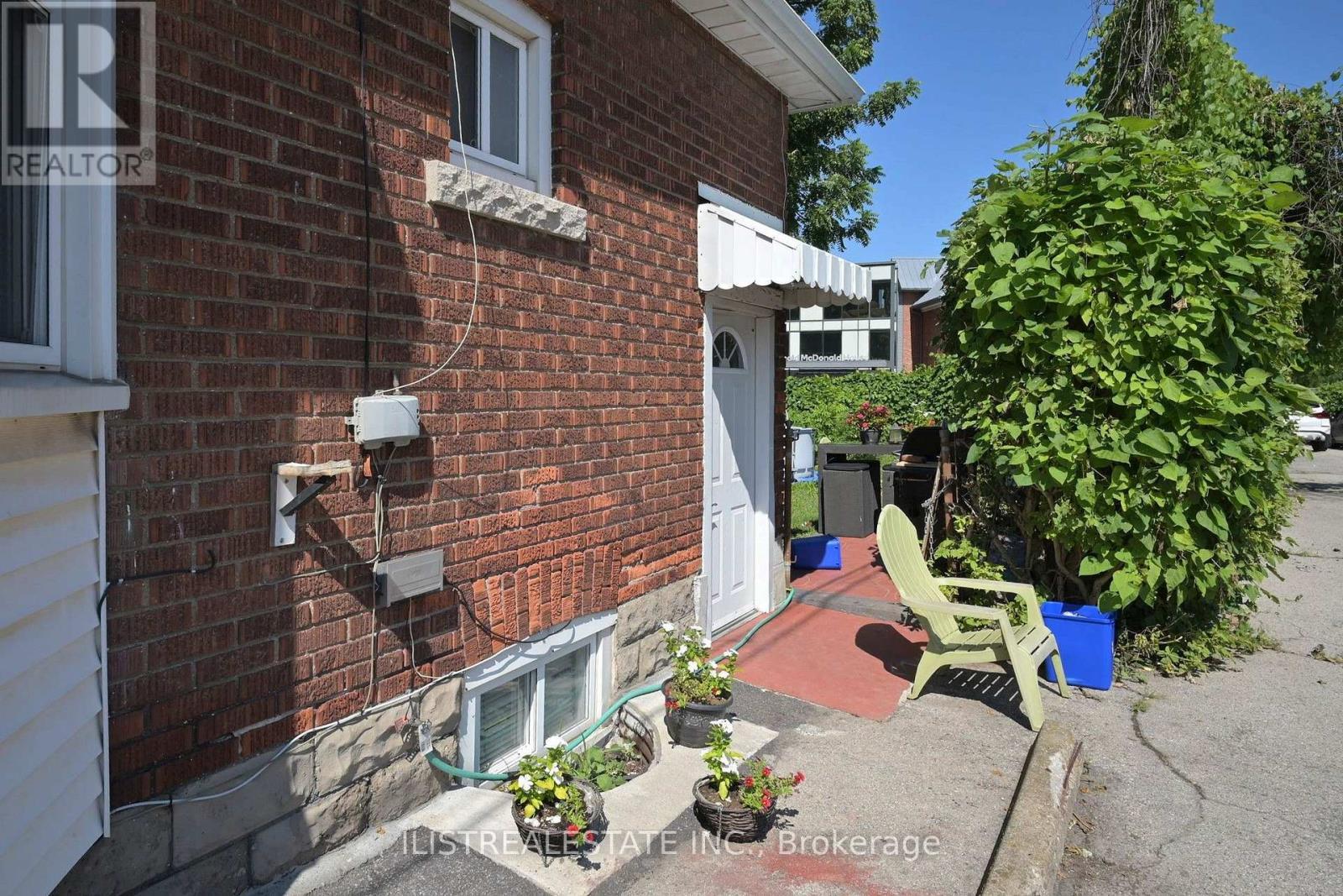 2 Norfolk Street N, Hamilton, ON - Outdoor With Exterior