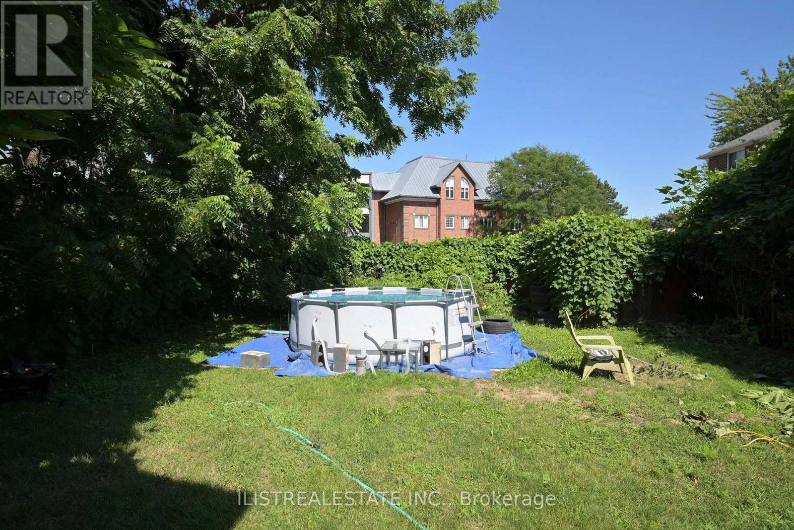 2 Norfolk Street N, Hamilton, ON - Outdoor With Above Ground Pool