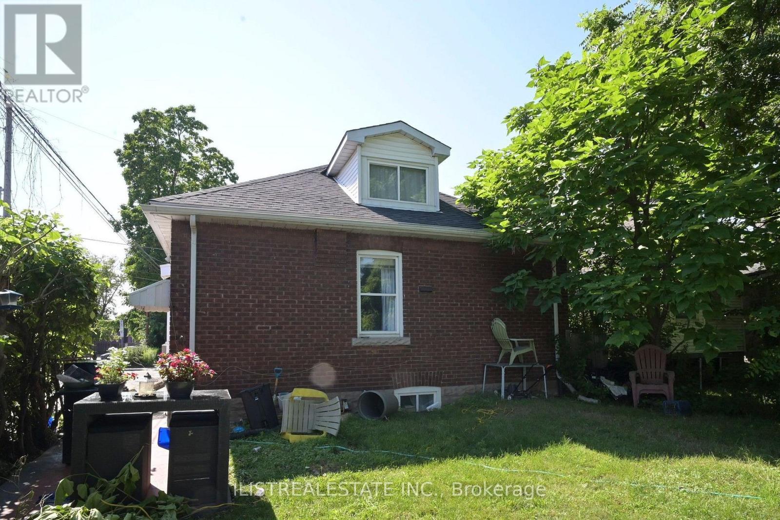 2 Norfolk Street N, Hamilton, ON - Outdoor With Exterior