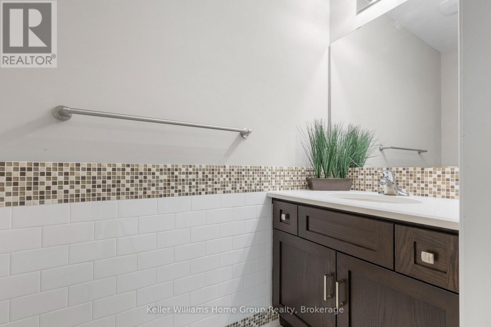 35 - 107 Westra Drive, Guelph (Willow West/Sugarbush/West Acres), ON - Indoor Photo Showing Bathroom