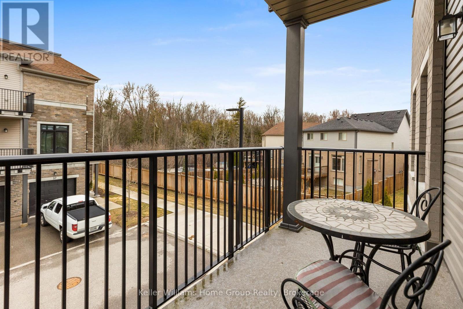 35 - 107 Westra Drive, Guelph (Willow West/Sugarbush/West Acres), ON - Outdoor With Exterior