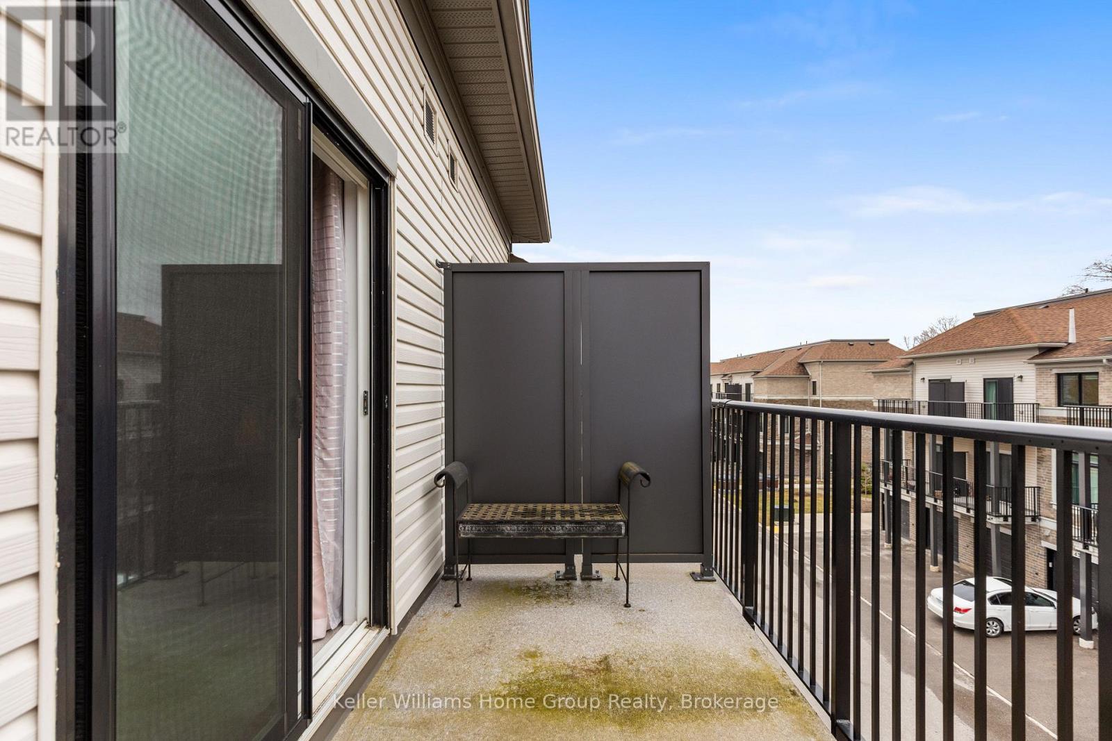 35 - 107 Westra Drive, Guelph (Willow West/Sugarbush/West Acres), ON - Outdoor With Exterior