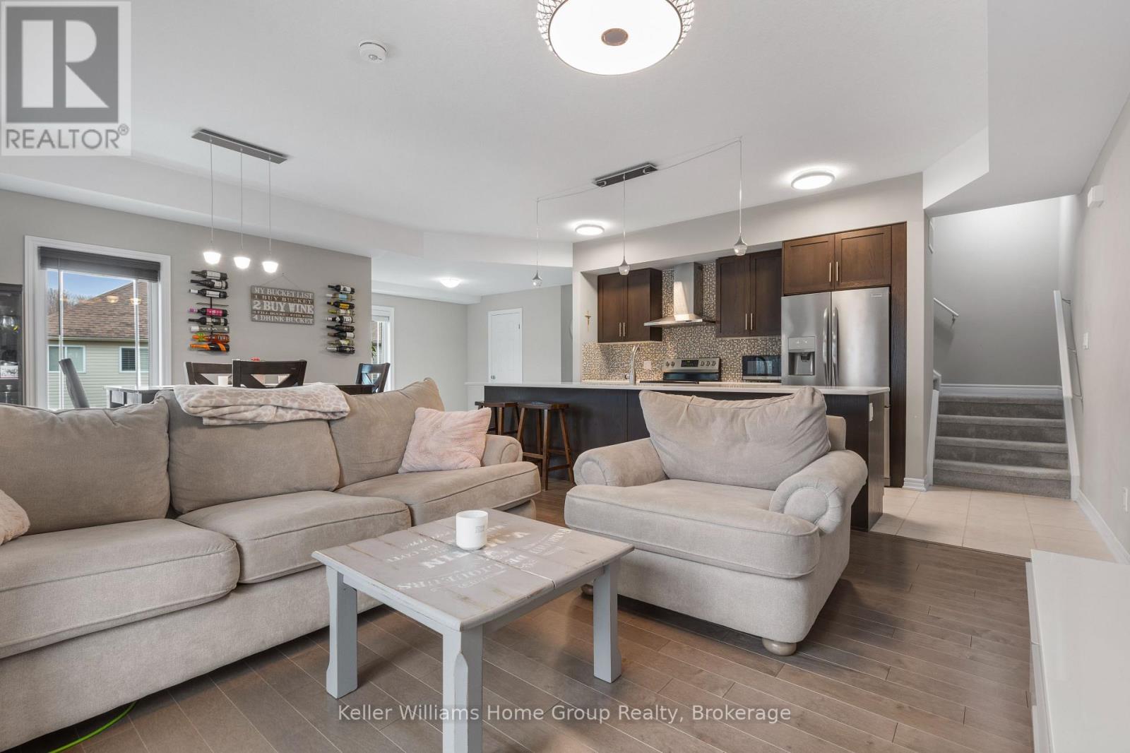 35 - 107 Westra Drive, Guelph (Willow West/Sugarbush/West Acres), ON - Indoor Photo Showing Living Room