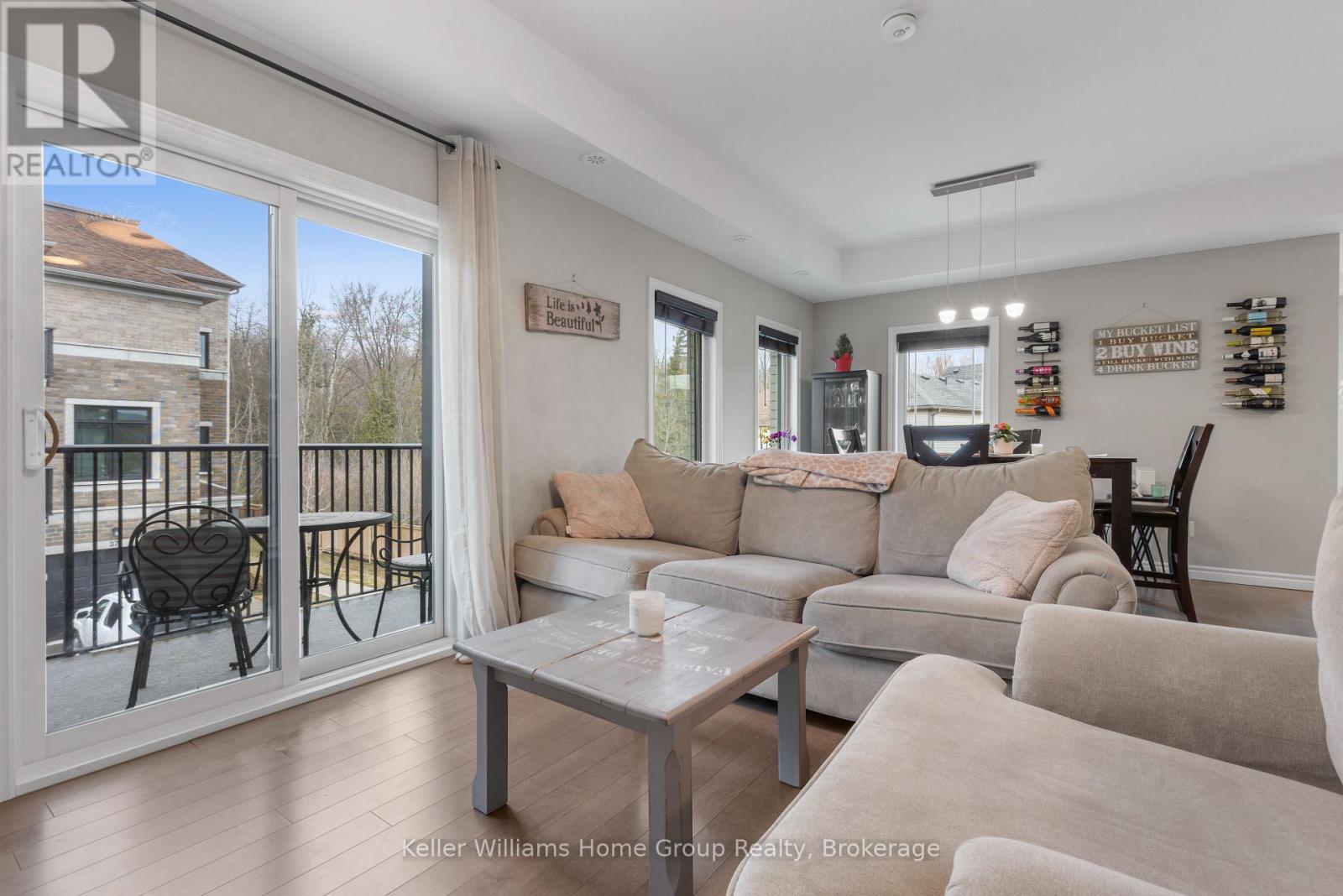 35 - 107 Westra Drive, Guelph (Willow West/Sugarbush/West Acres), ON - Indoor Photo Showing Living Room