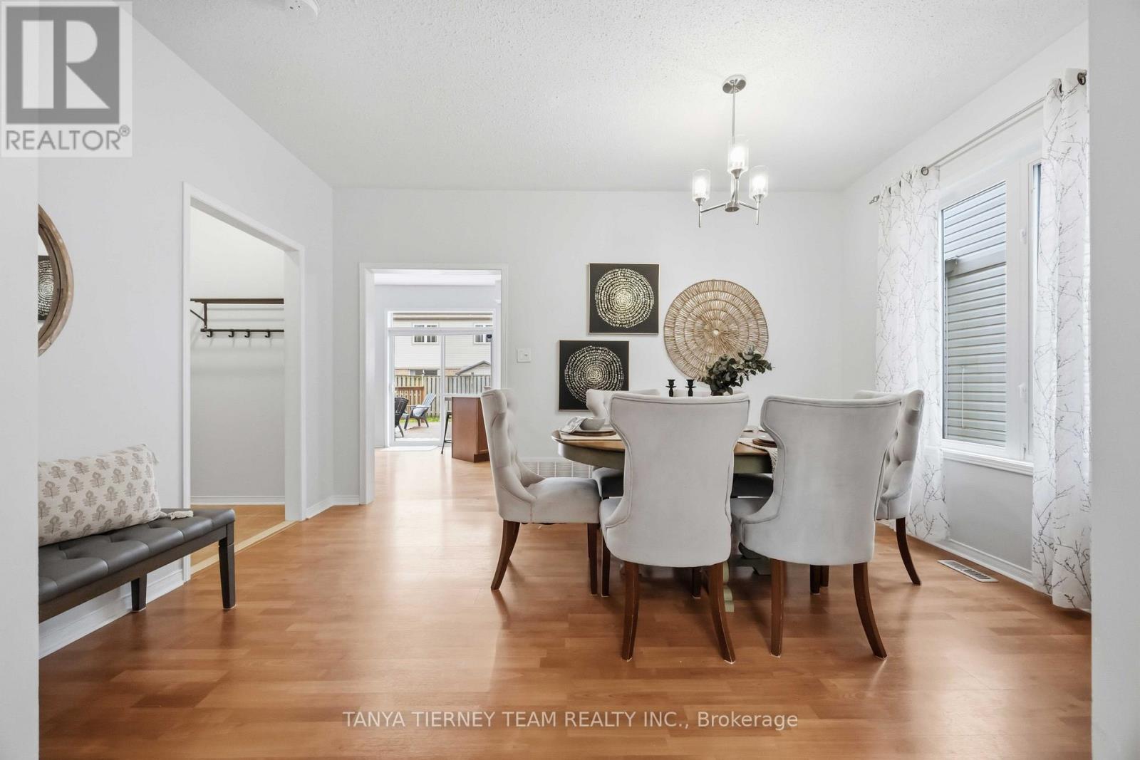 75 Robert Attersley Drive E, Whitby, ON - Indoor Photo Showing Dining Room