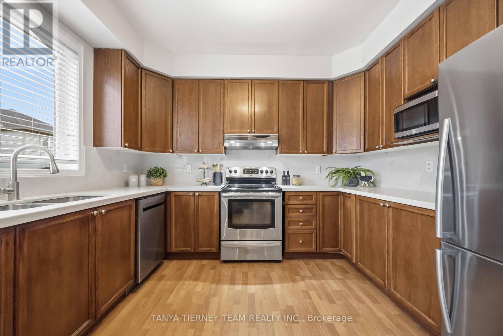 75 Robert Attersley Drive E, Whitby, ON - Indoor Photo Showing Kitchen With Stainless Steel Kitchen With Double Sink