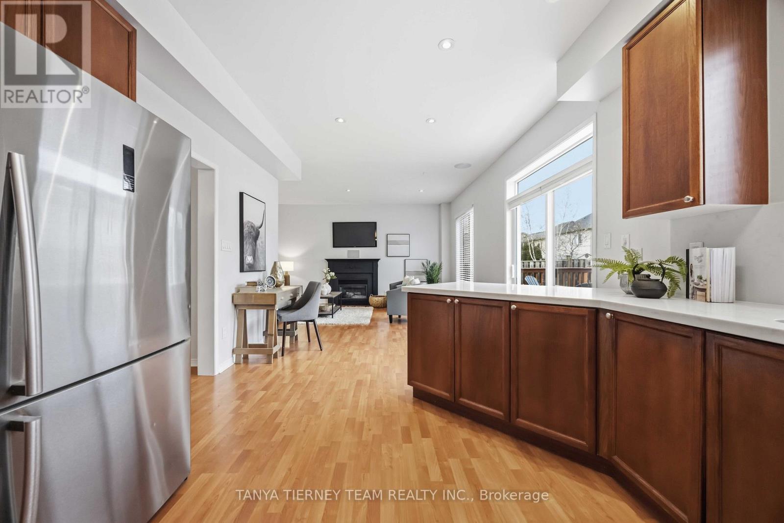75 Robert Attersley Drive E, Whitby, ON - Indoor Photo Showing Kitchen