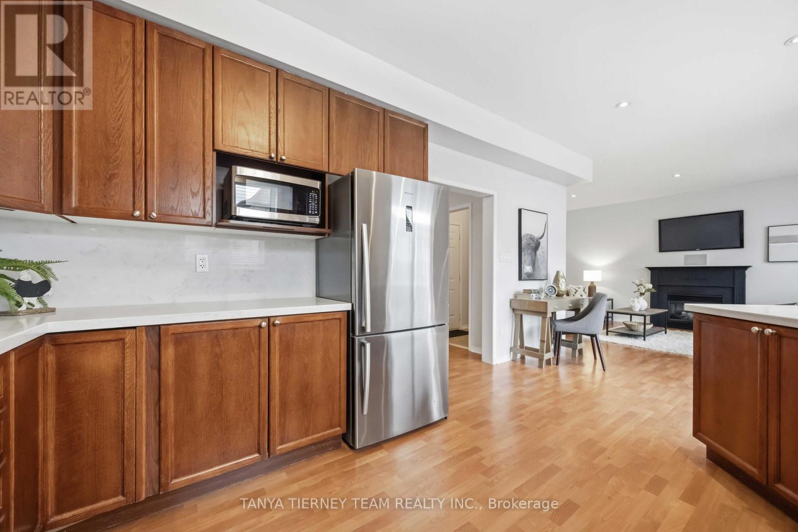 75 Robert Attersley Drive E, Whitby, ON - Indoor Photo Showing Kitchen