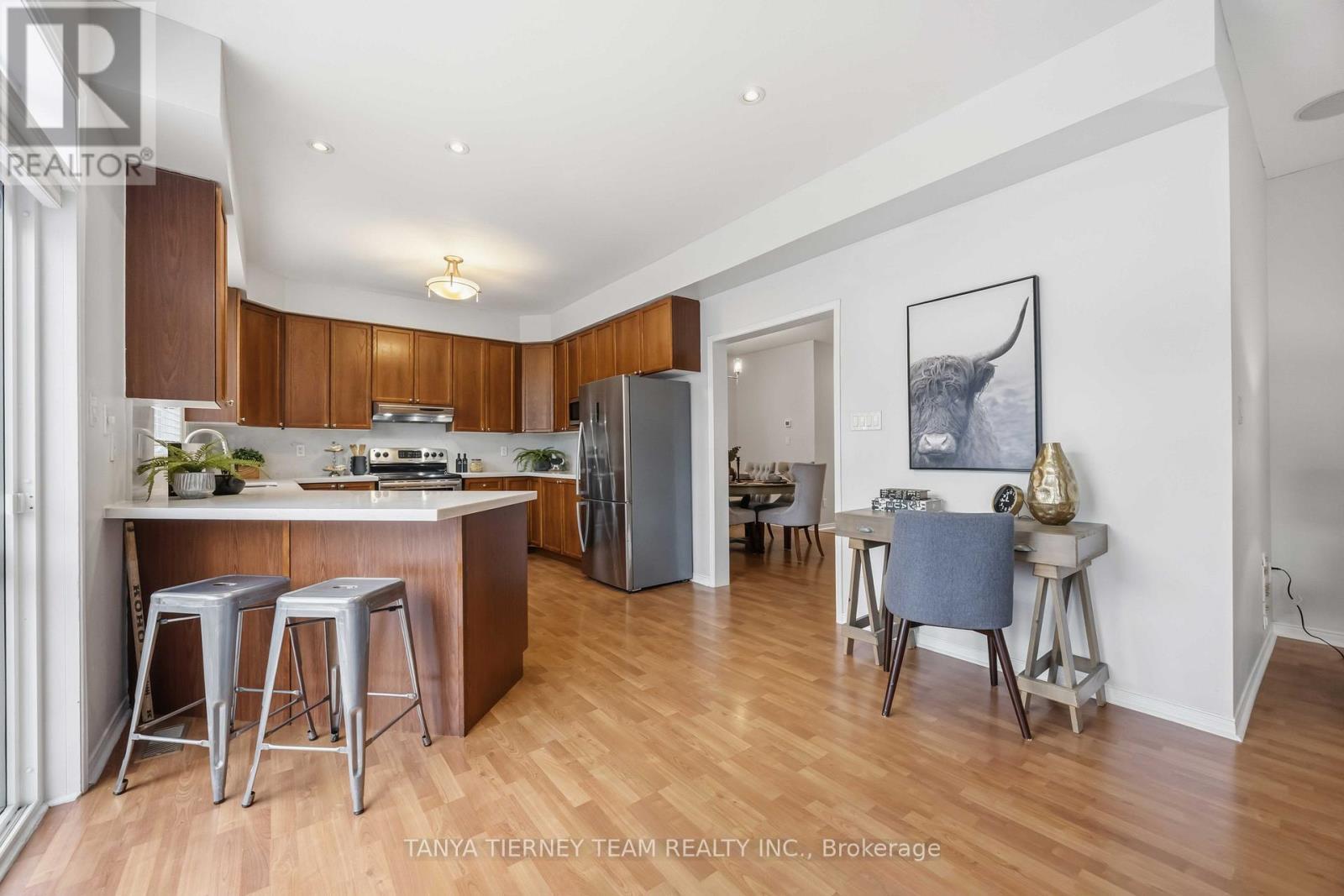 75 Robert Attersley Drive E, Whitby, ON - Indoor Photo Showing Kitchen