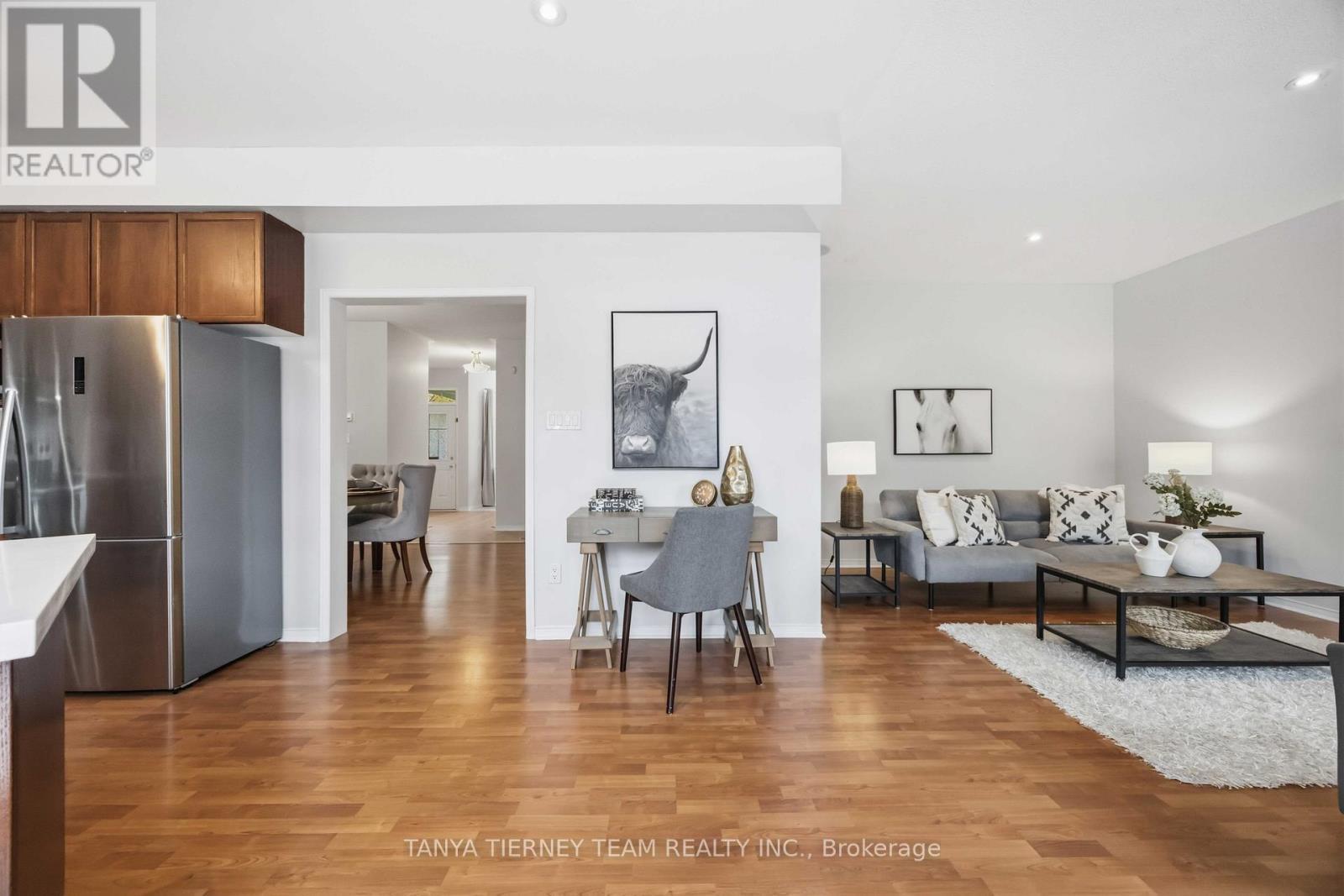 75 Robert Attersley Drive E, Whitby, ON - Indoor Photo Showing Living Room