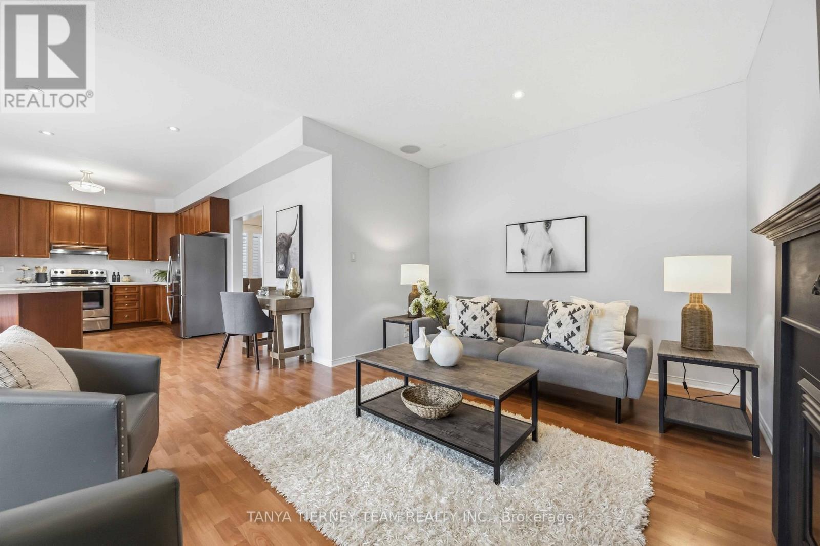 75 Robert Attersley Drive E, Whitby, ON - Indoor Photo Showing Living Room