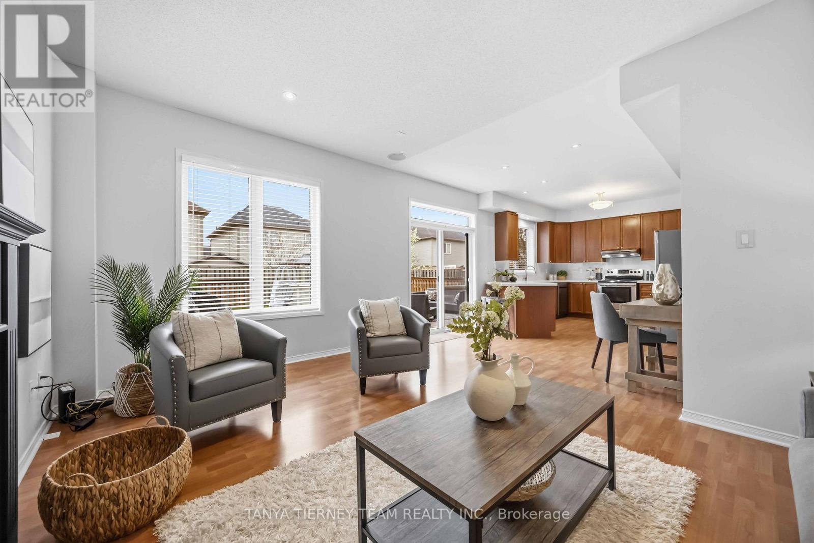 75 Robert Attersley Drive E, Whitby, ON - Indoor Photo Showing Living Room