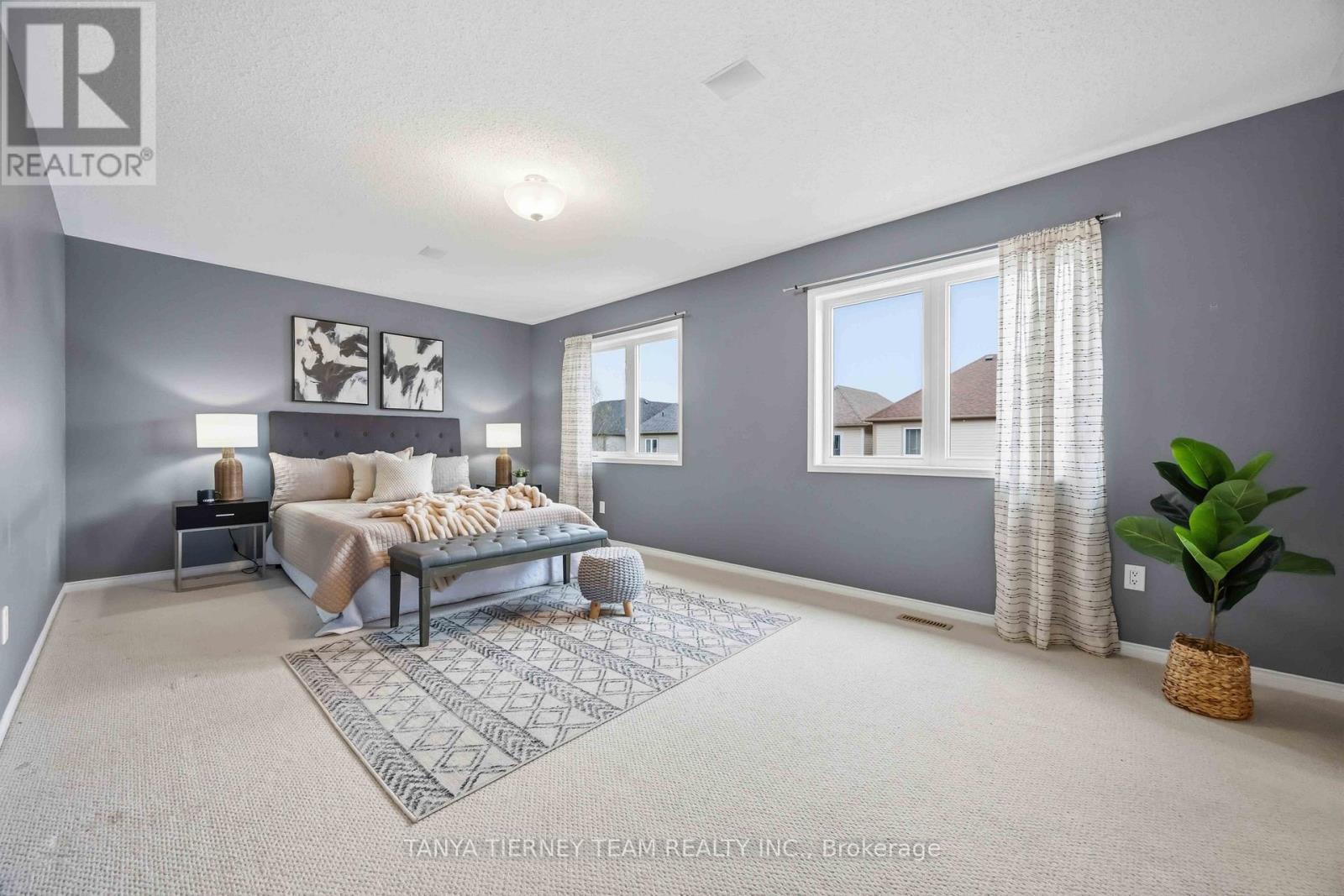 75 Robert Attersley Drive E, Whitby, ON - Indoor Photo Showing Bedroom