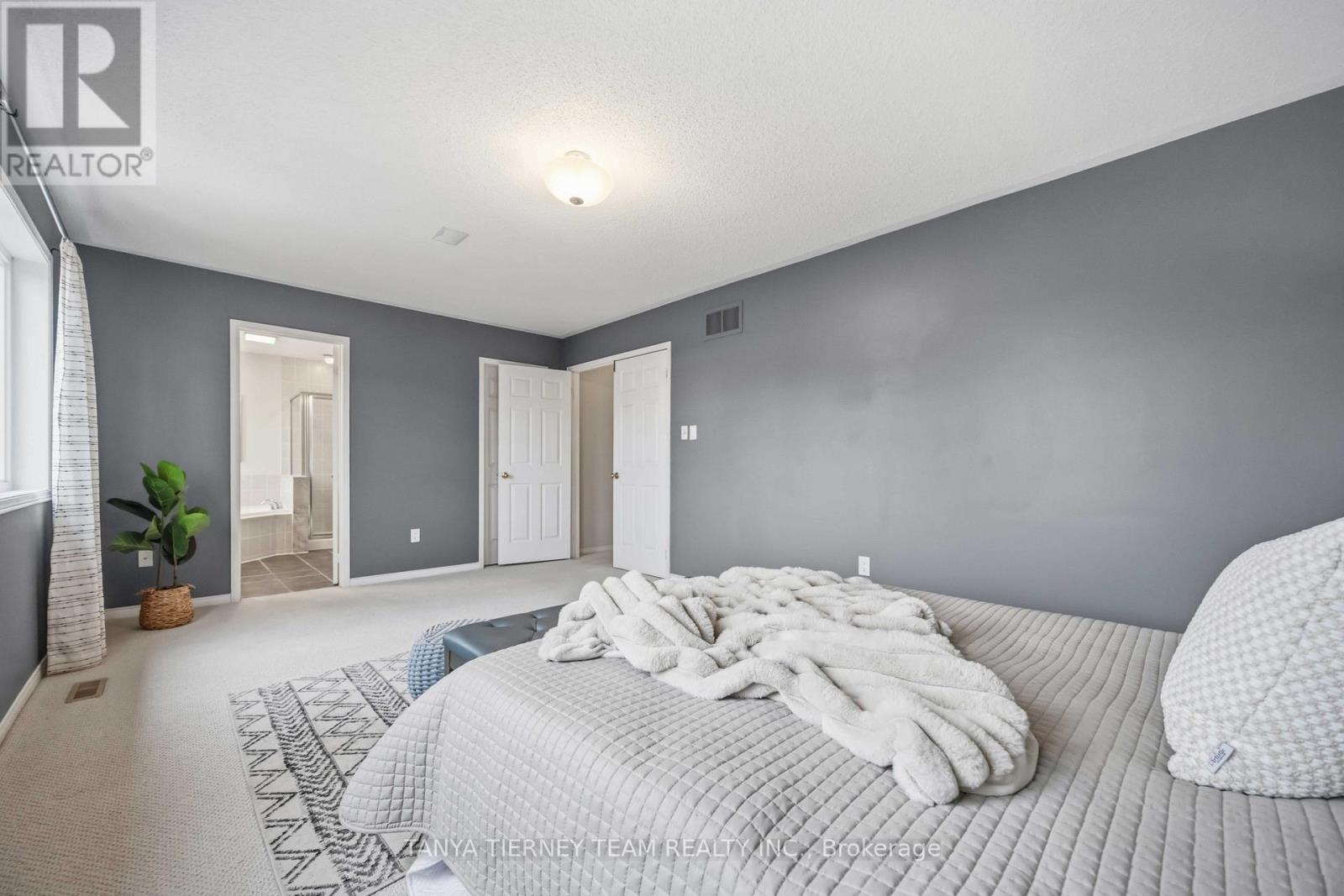 75 Robert Attersley Drive E, Whitby, ON - Indoor Photo Showing Bedroom