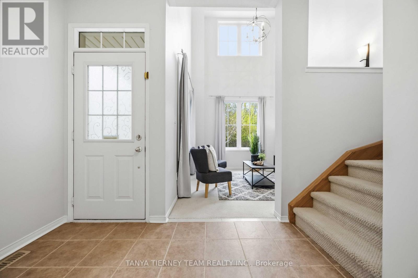 75 Robert Attersley Drive E, Whitby, ON - Indoor Photo Showing Other Room