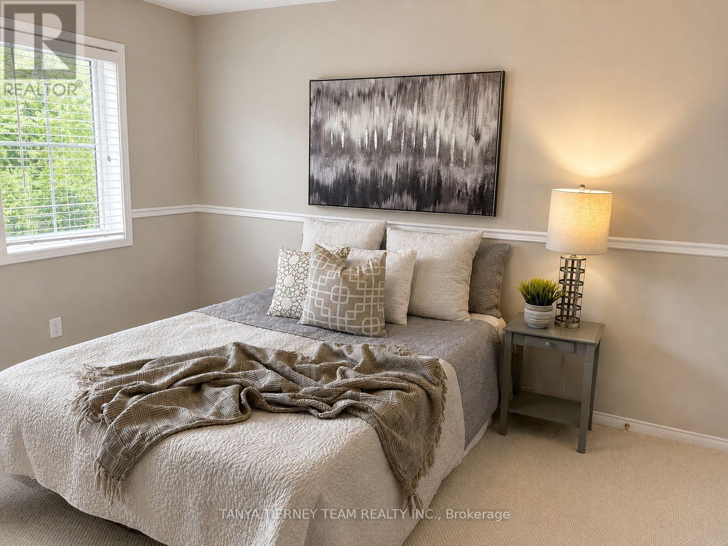 75 Robert Attersley Drive E, Whitby, ON - Indoor Photo Showing Bedroom