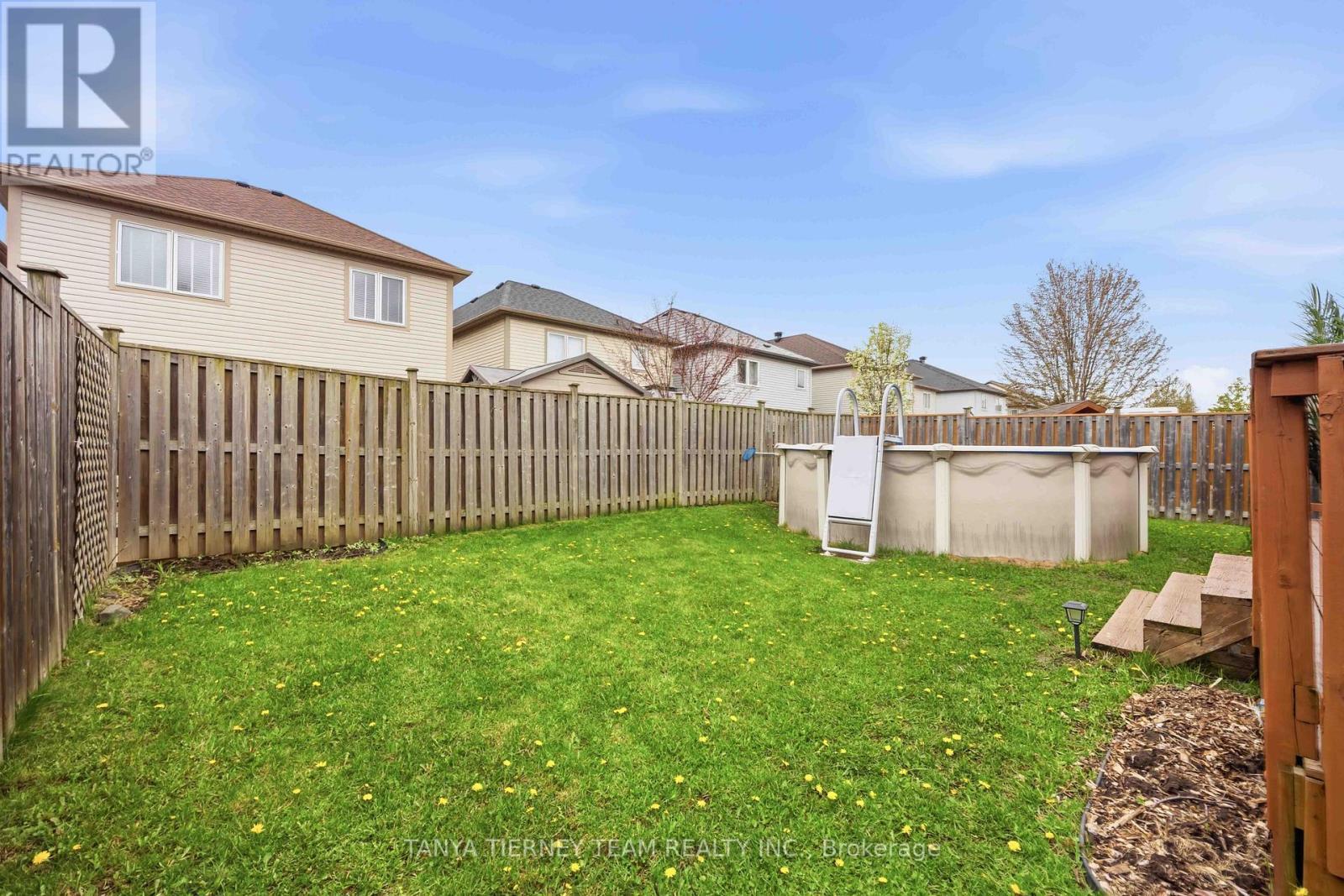 75 Robert Attersley Drive E, Whitby, ON - Outdoor