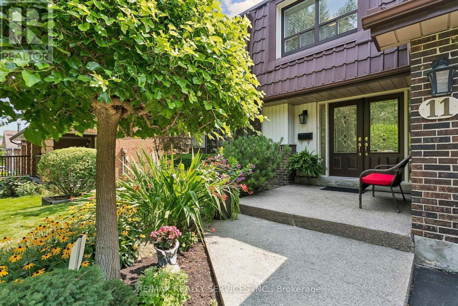 11 Longbourne Crescent, Brampton, ON - Outdoor