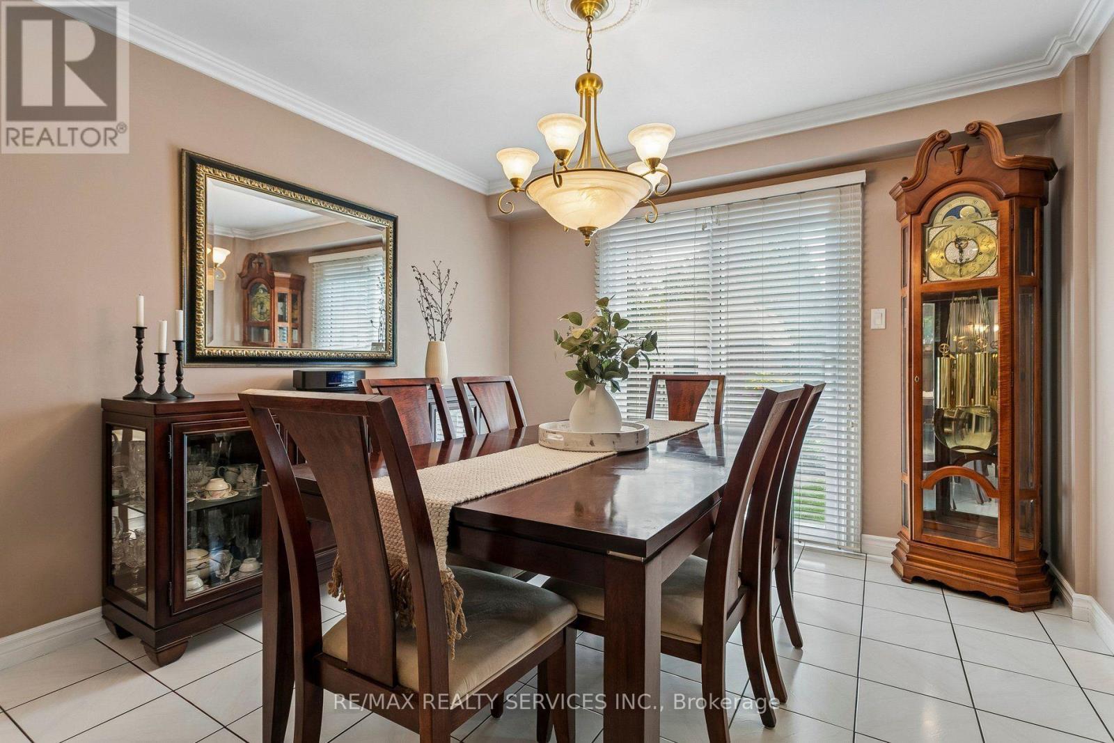 11 Longbourne Crescent, Brampton, ON - Indoor Photo Showing Dining Room