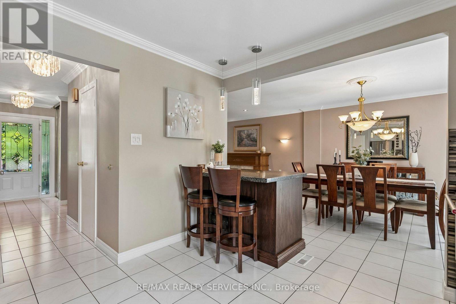11 Longbourne Crescent, Brampton, ON - Indoor Photo Showing Dining Room
