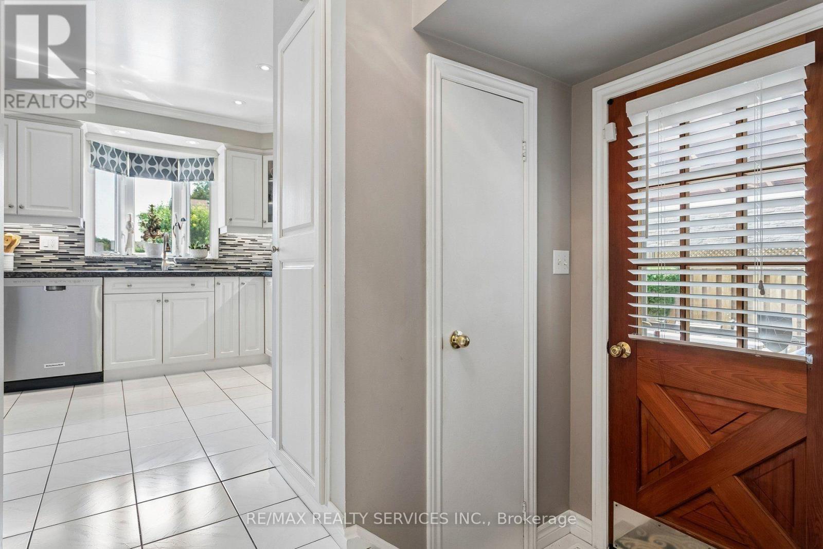 11 Longbourne Crescent, Brampton, ON - Indoor