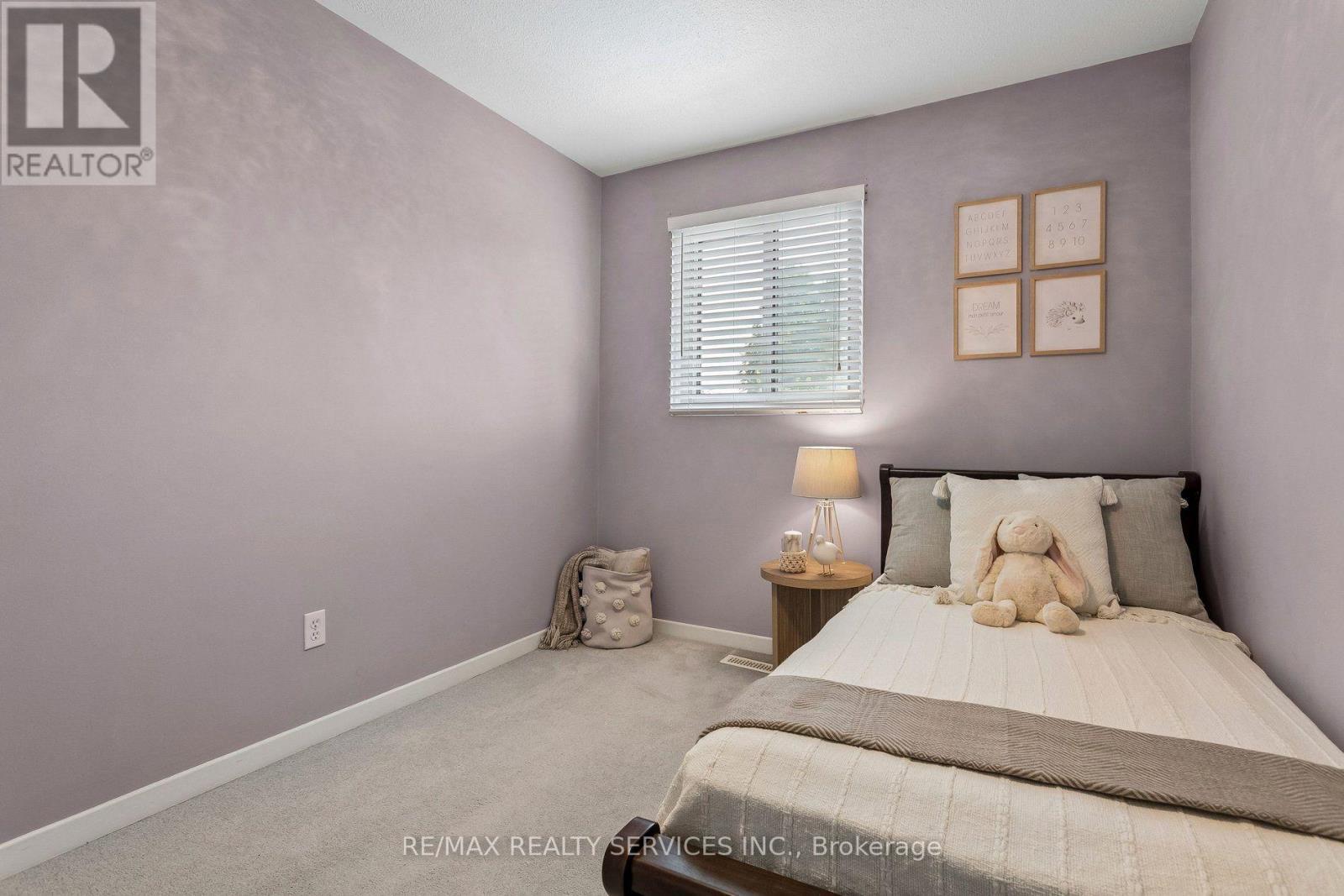 11 Longbourne Crescent, Brampton, ON - Indoor Photo Showing Bedroom