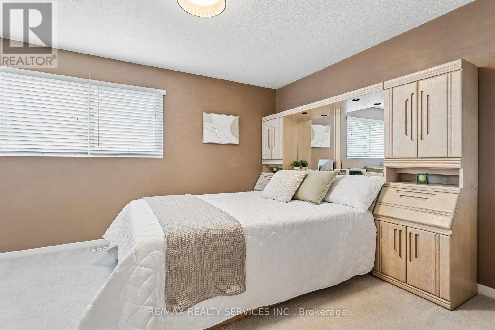 11 Longbourne Crescent, Brampton, ON - Indoor Photo Showing Bedroom