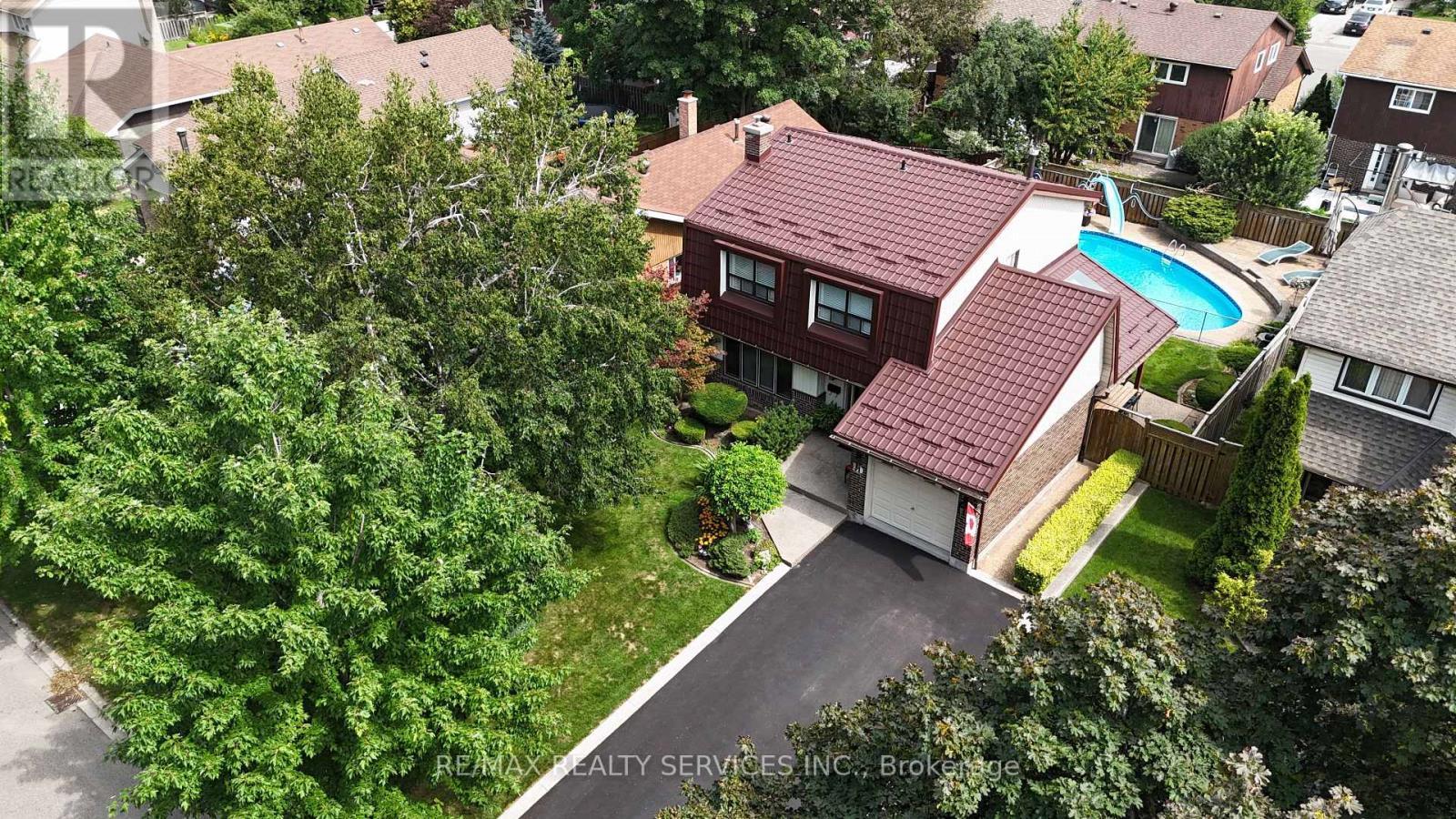 11 Longbourne Crescent, Brampton, ON - Outdoor