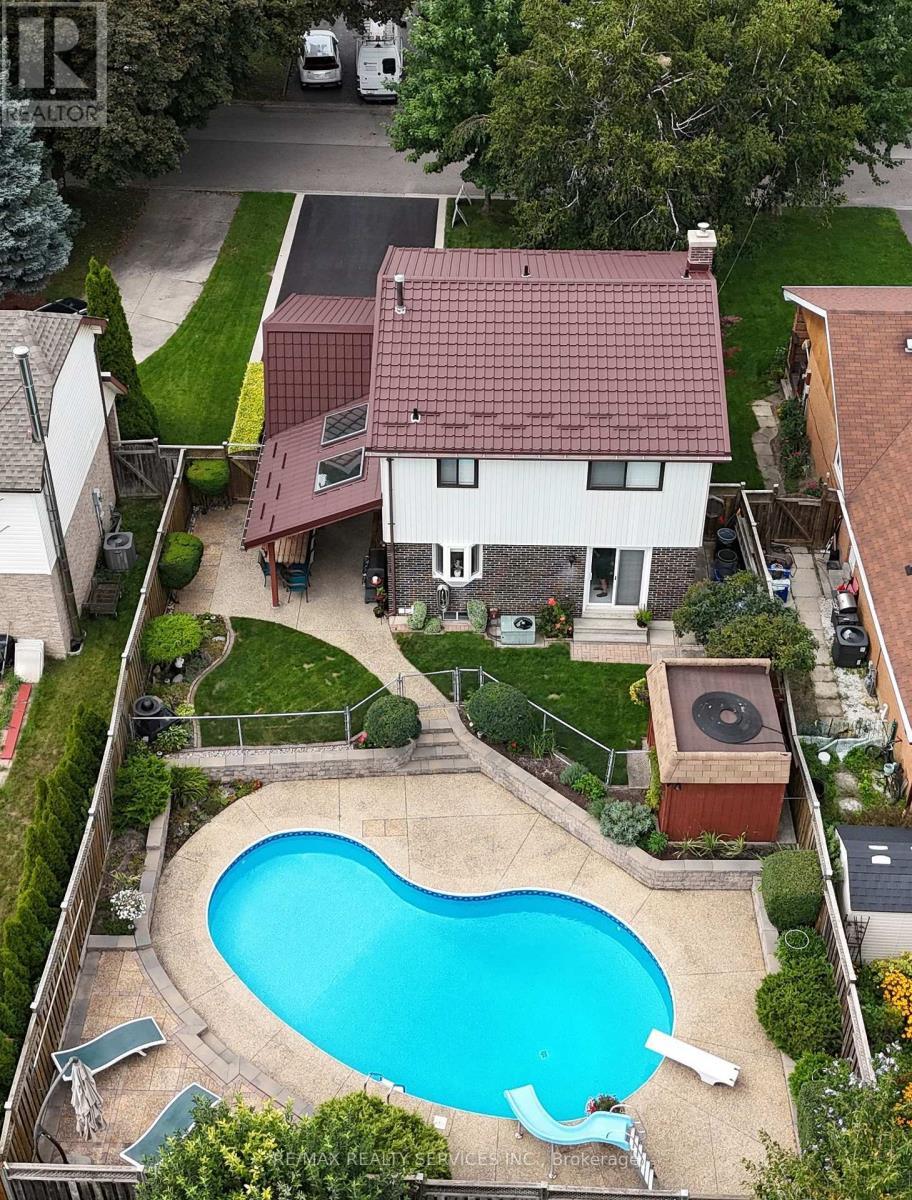 11 Longbourne Crescent, Brampton, ON - Outdoor With In Ground Pool With Backyard