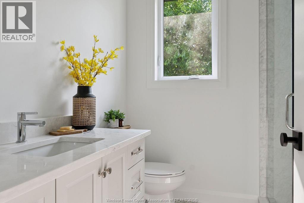 485 Maple, Lasalle, ON - Indoor Photo Showing Bathroom