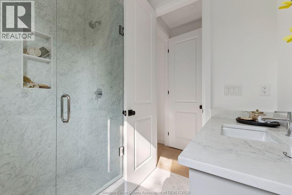 485 Maple, Lasalle, ON - Indoor Photo Showing Bathroom