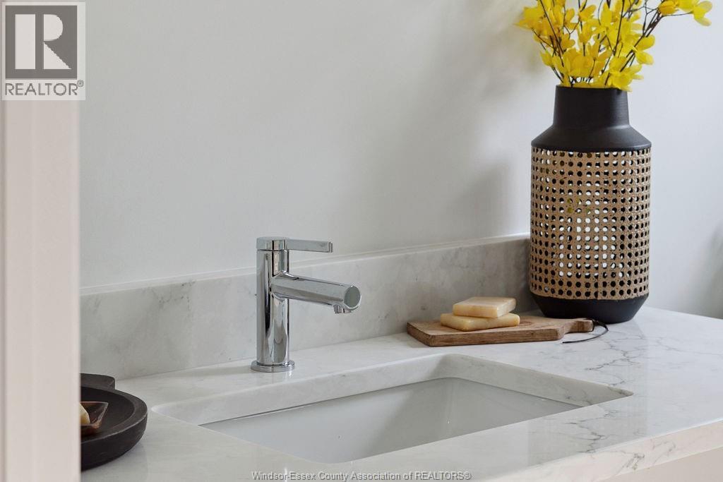 485 Maple, Lasalle, ON - Indoor Photo Showing Bathroom