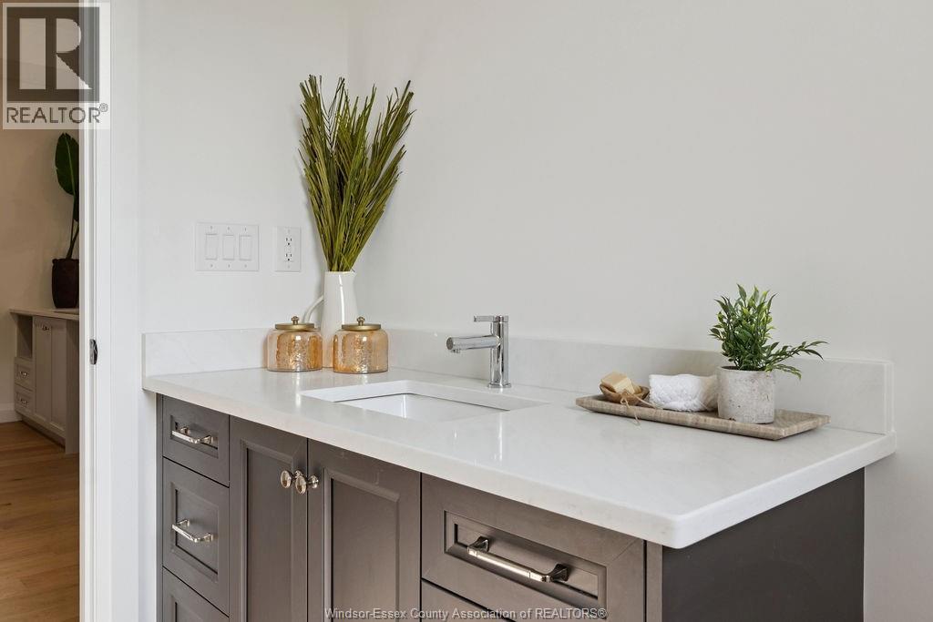 485 Maple, Lasalle, ON - Indoor Photo Showing Bathroom