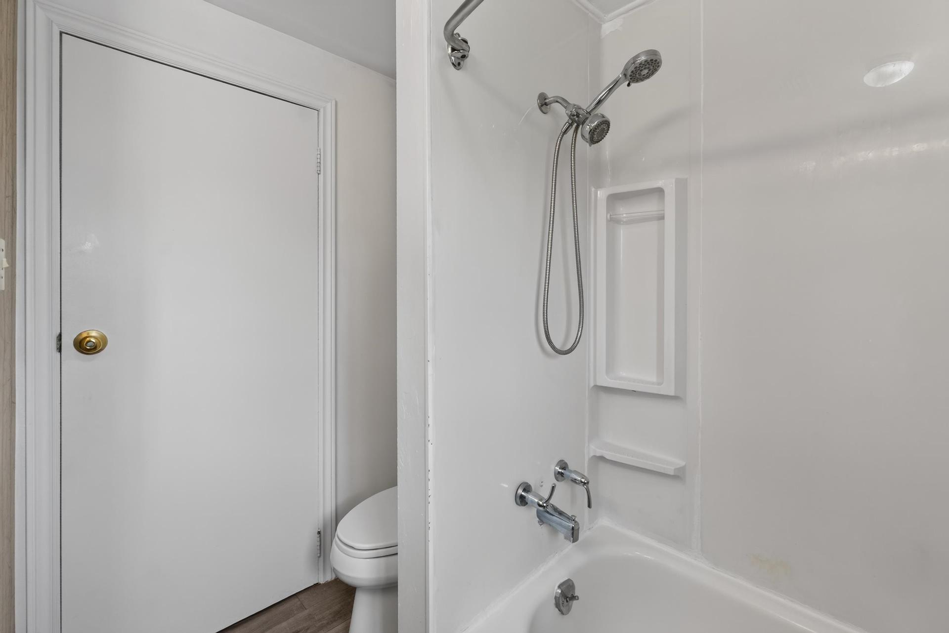 23 Lakeview Drive, Cornwall, PE - Indoor Photo Showing Bathroom