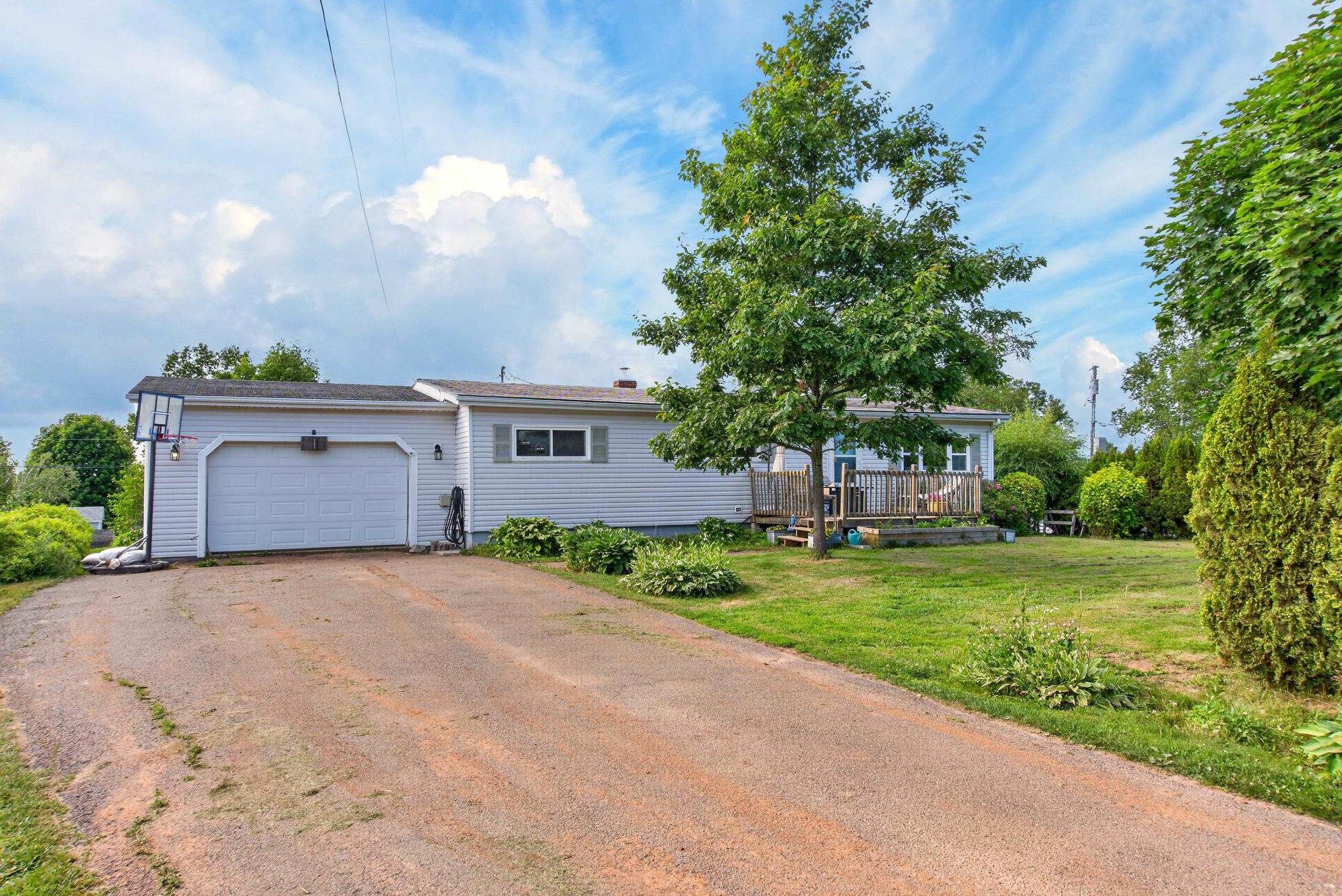 23 Lakeview Drive, Cornwall, PE - Outdoor
