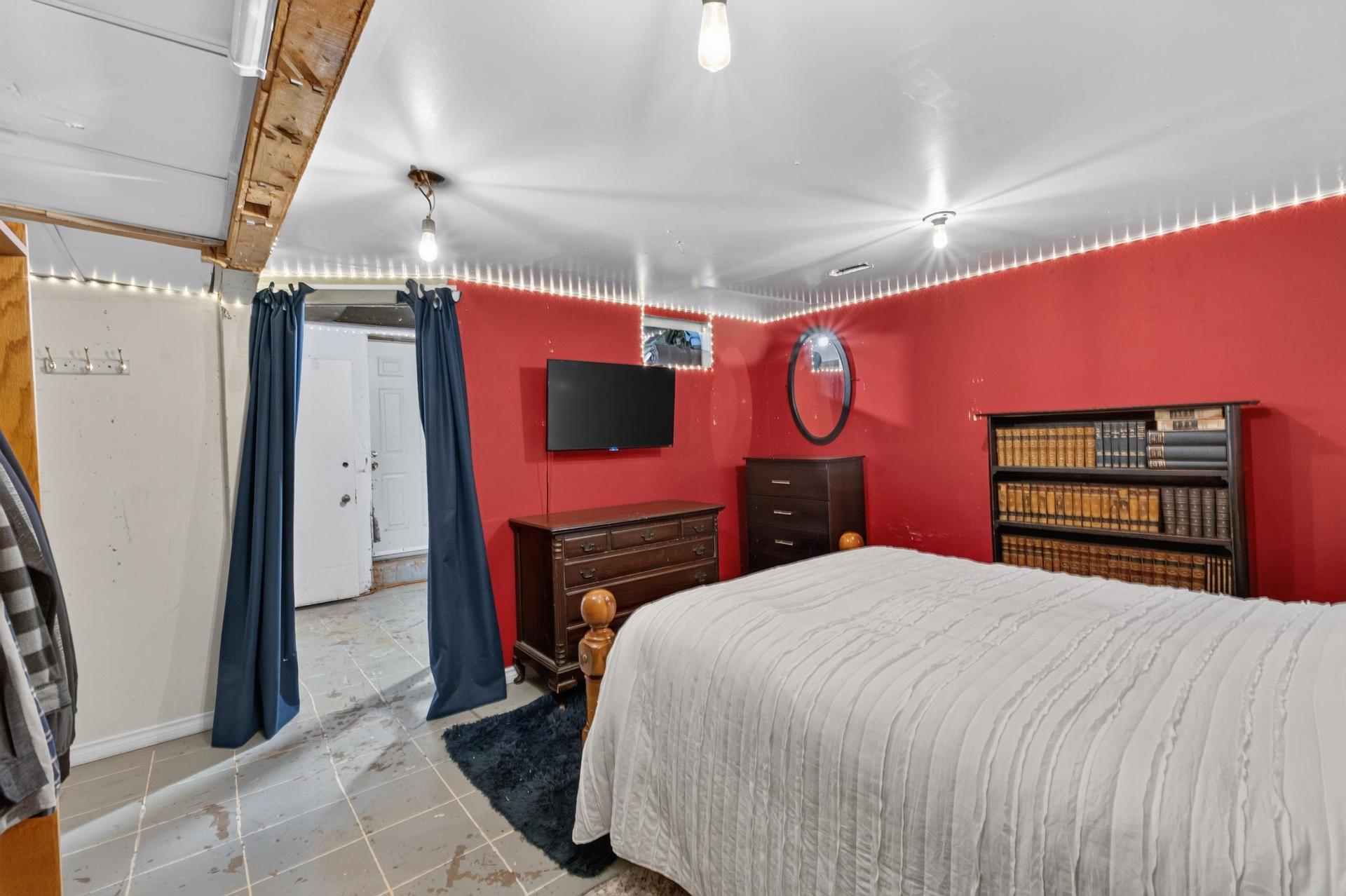 23 Lakeview Drive, Cornwall, PE - Indoor Photo Showing Bedroom