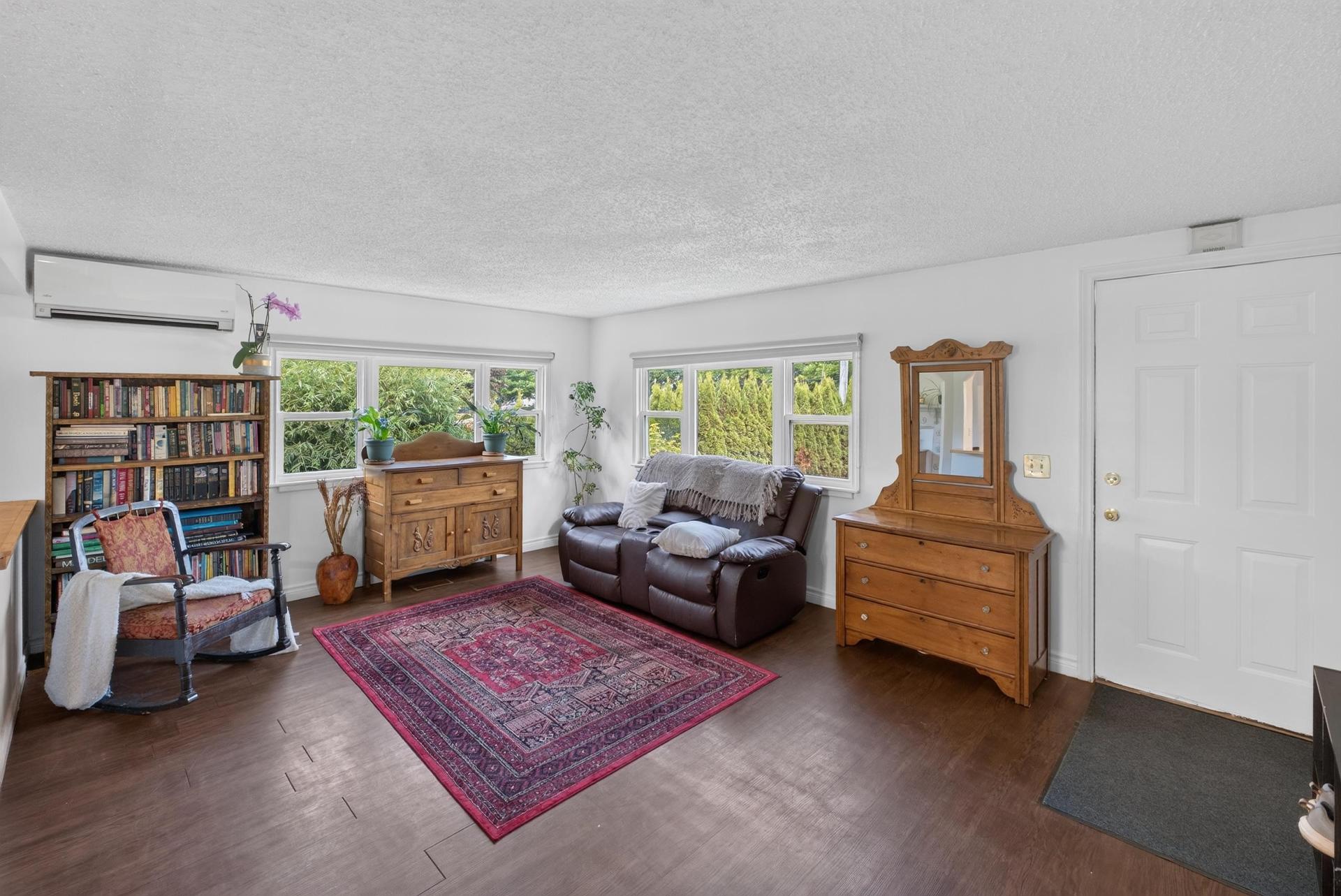 23 Lakeview Drive, Cornwall, PE - Indoor Photo Showing Living Room